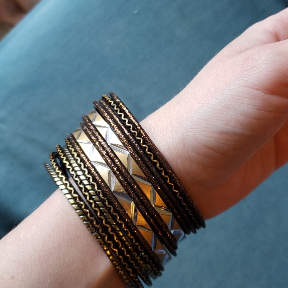 3/$10 Bangle bracelet set